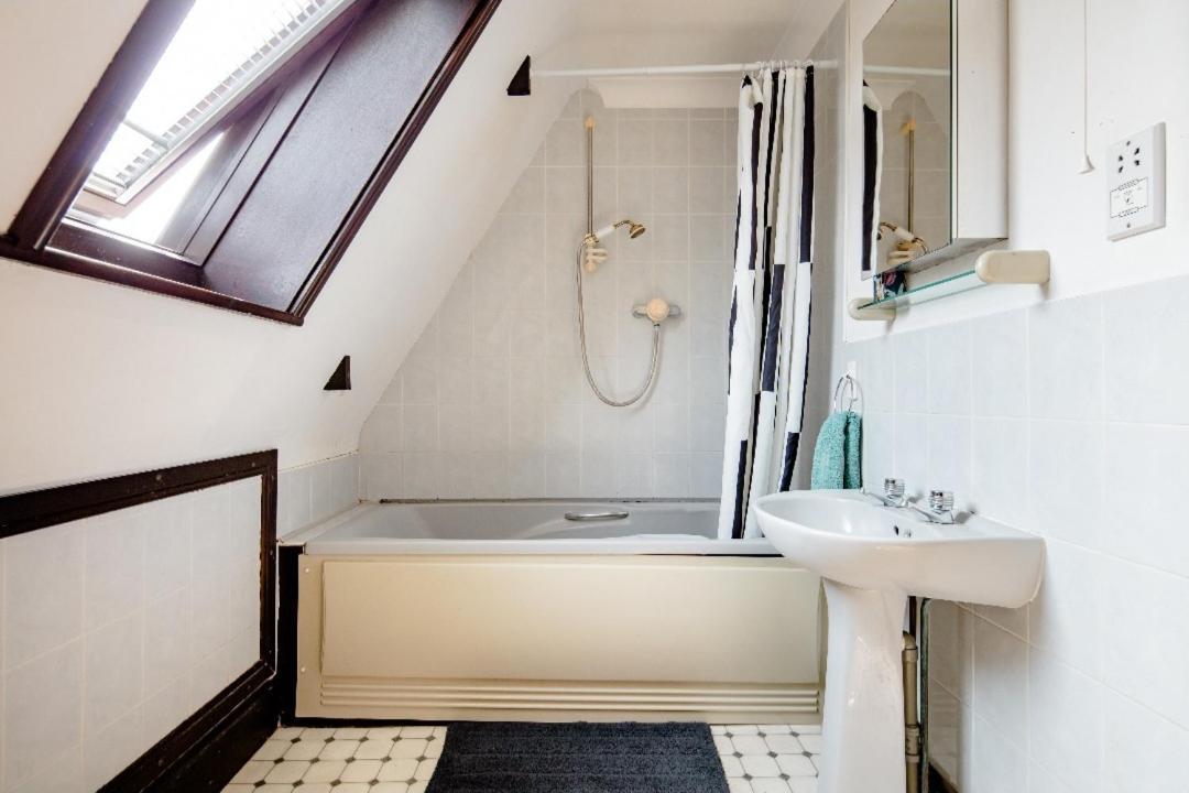 Double Room 2 Mins From Station Belvedere Bagian luar foto