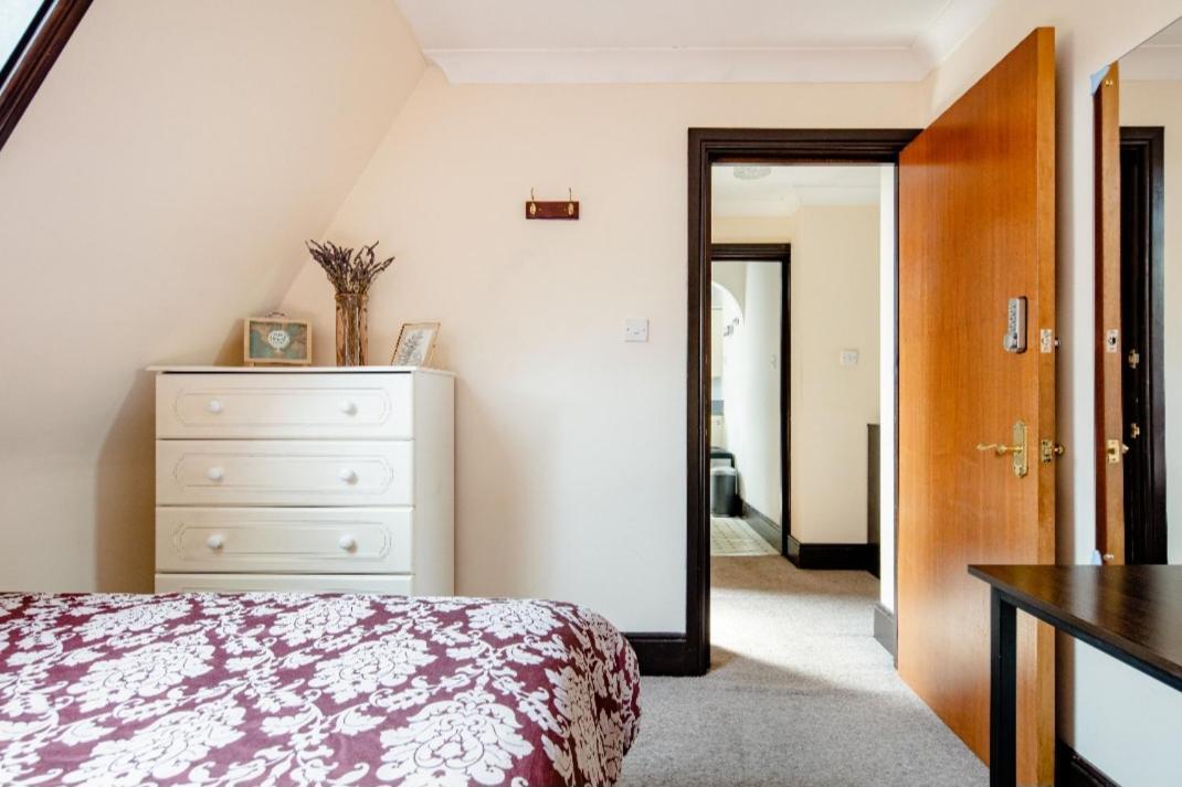 Double Room 2 Mins From Station Belvedere Bagian luar foto